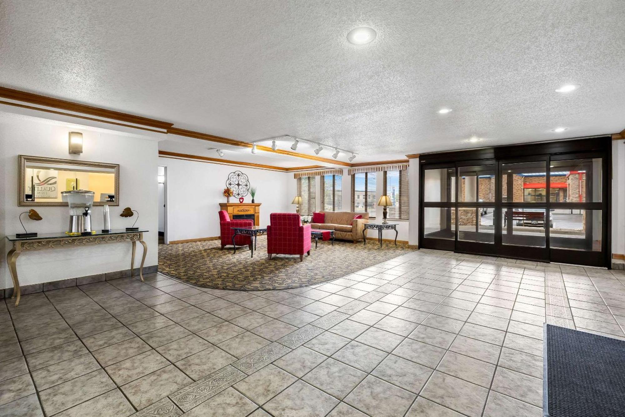 Quality Inn Near Monument Health Rapid City Hospital Extérieur photo